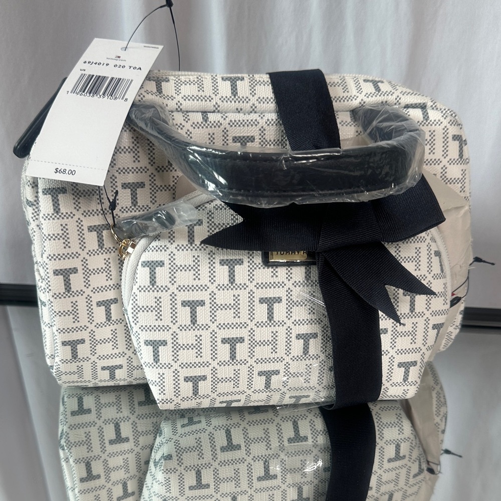 Tommy Hilfiger Monogram gray and Cream Gift Set